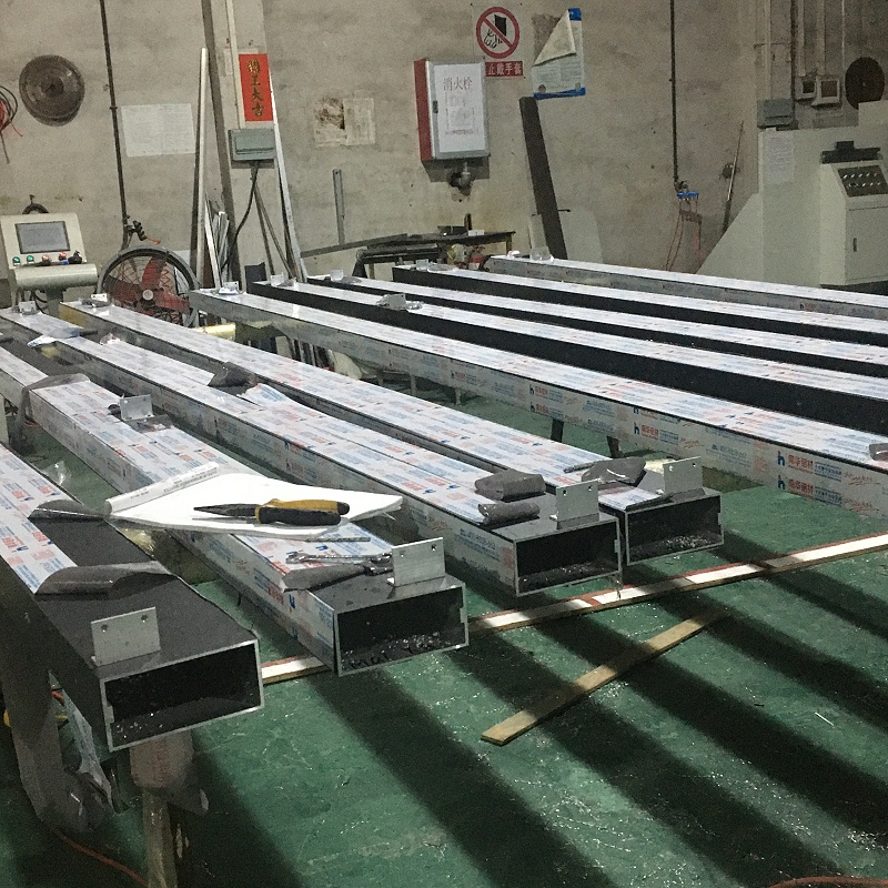 樓上樓門窗專業(yè)安裝的高端鋁合金門窗伴你溫暖過(guò)冬！