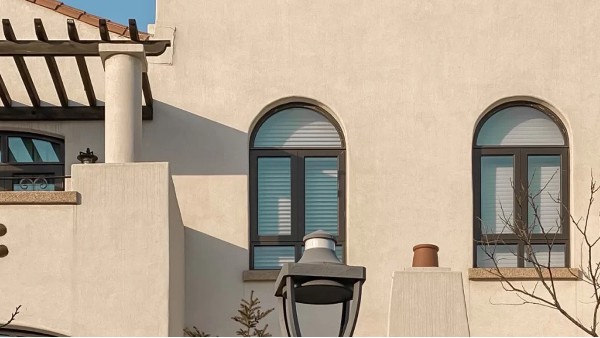 你還在購買看起來沒問題但不實用的鋁木復(fù)合門窗嗎？