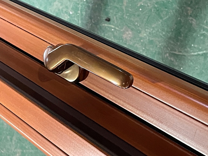 太驚艷！這些顏值與實(shí)力并存的樓上樓鋁木門窗，真讓人心動(dòng)！