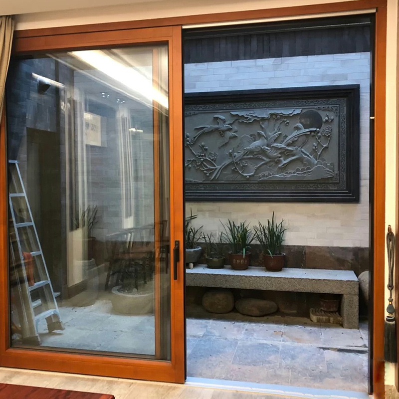 嚴(yán)嚴(yán)冬日里選擇保暖的鋁木復(fù)合門窗有多重要？