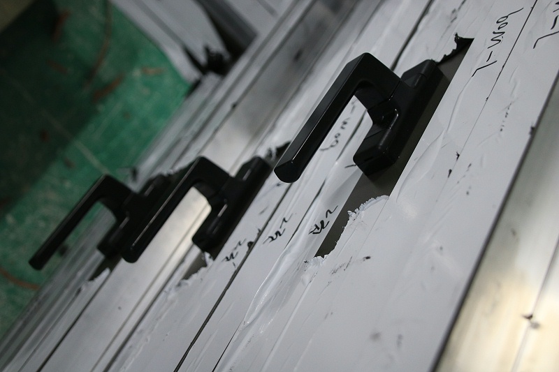 樓上樓高端門窗-鋁合金門多少錢一平米？